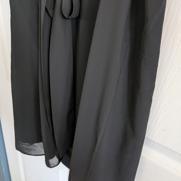 Elegant Black Dress with Leaf Pattern Size 8 - Picture 4 of 5